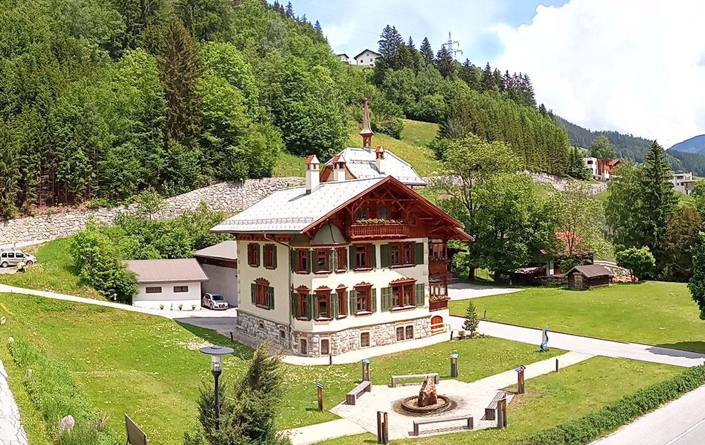 Das Arlberghaus Rocks ist zentral gelegen in Flirsch am Arlberg